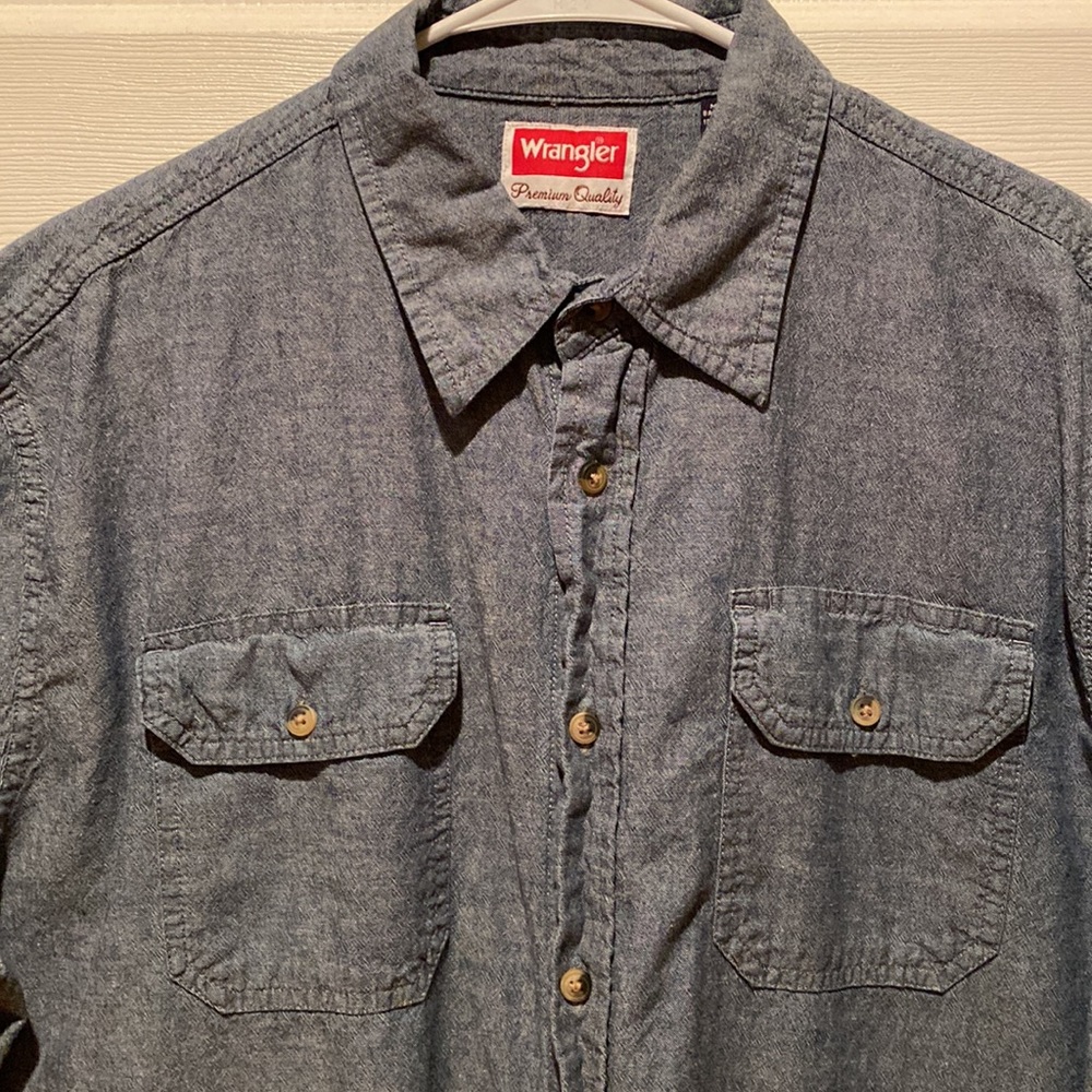 Wrangler Button Up Shirt. Size Large - Picture 2 of 6